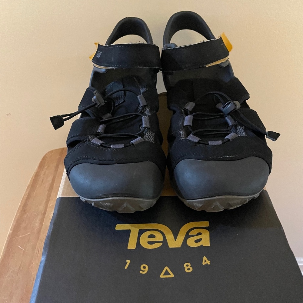 EUC Teva Men’s Flintwood Black Closed Toe Water Creek Beach Shoes Sandals w/ Box